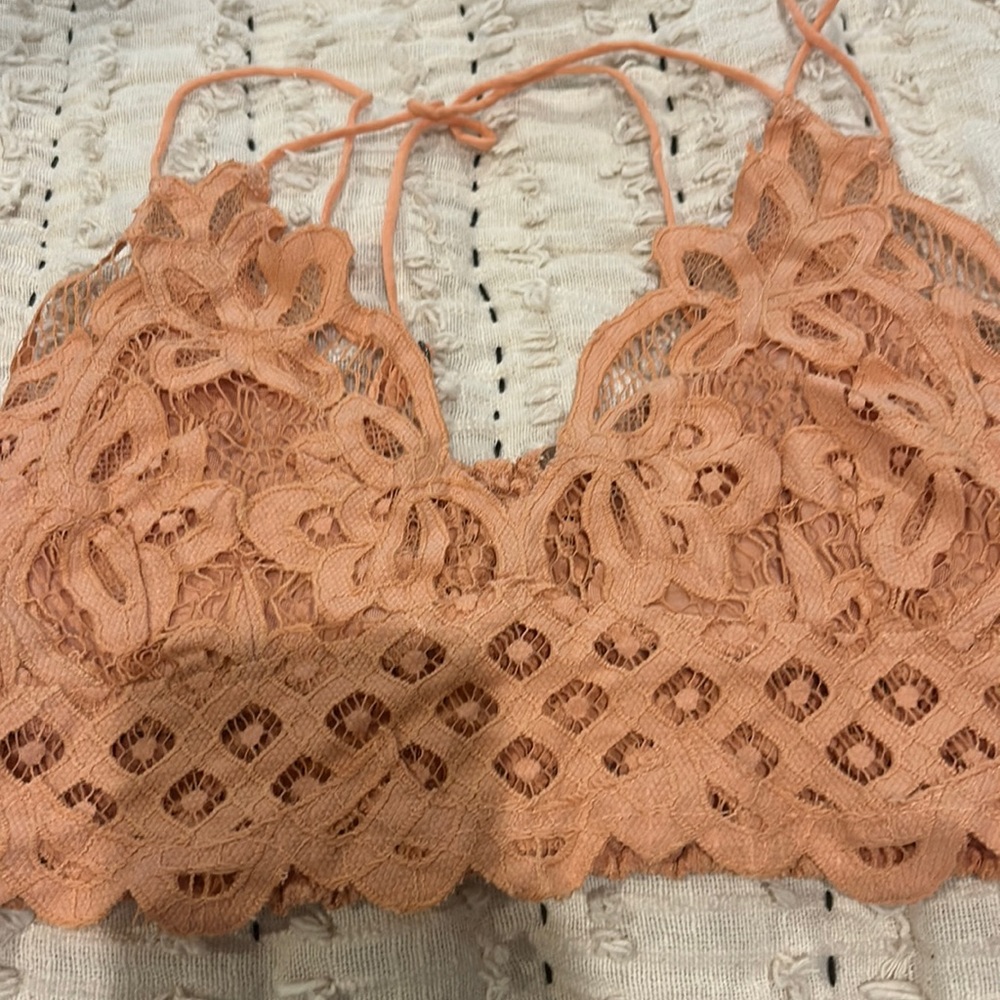 Free People peach bralette. NWT. Size L. Beautiful design.